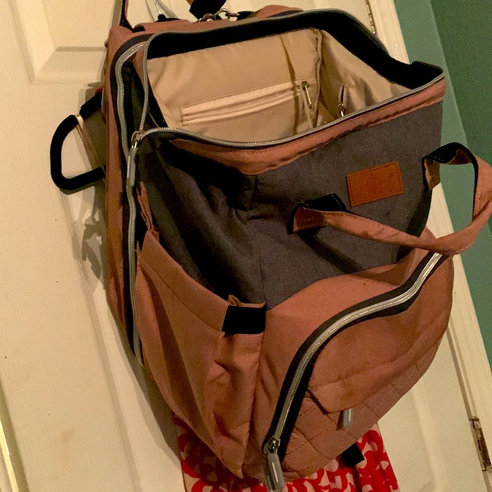 Baby bag with portable changing station & usb cable. Brand new. Never used.